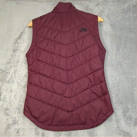The North Face Women’s Tamburello 2 Vest. Deep Garnet Color. Women's’s Small. - Picture 2 of 8